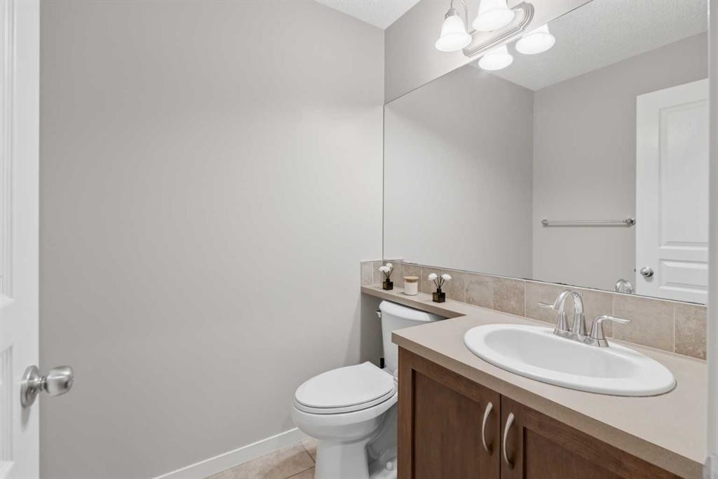 40 Panatella Mews Nw, Calgary, AB - Indoor Photo Showing Bathroom