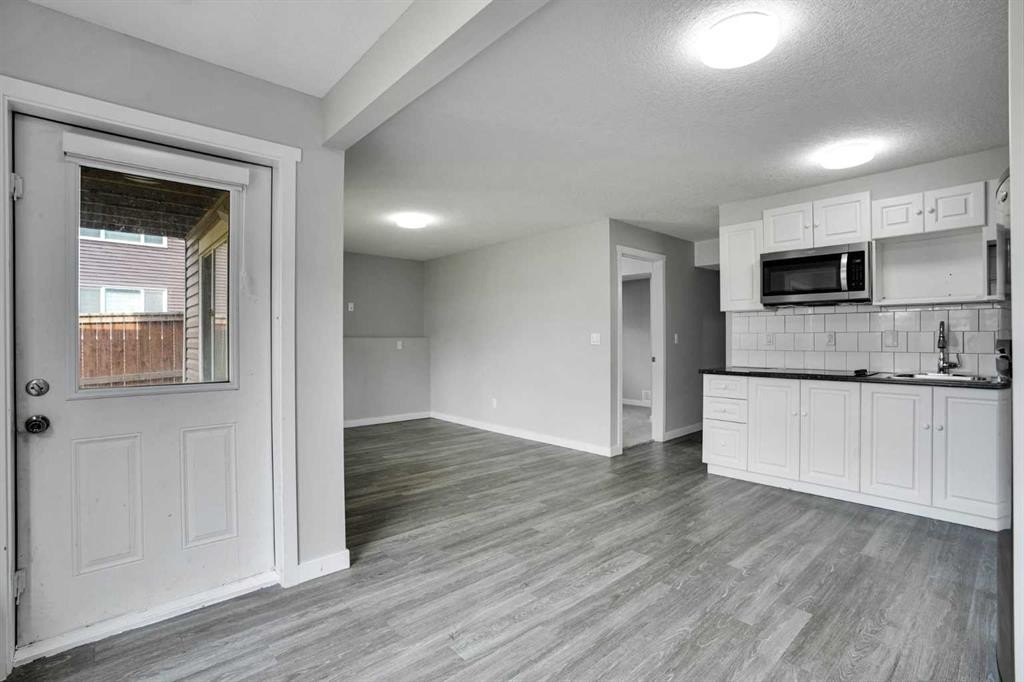 368 Nolanhurst Crescent Nw, Calgary, AB - Indoor Photo Showing Kitchen