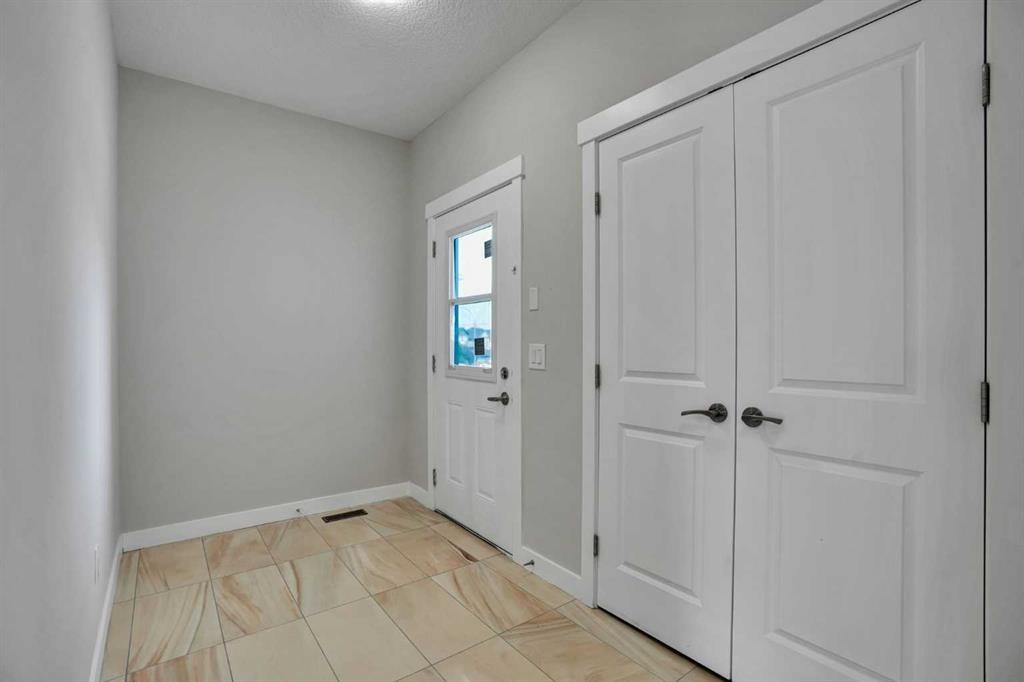 368 Nolanhurst Crescent Nw, Calgary, AB - Indoor Photo Showing Other Room