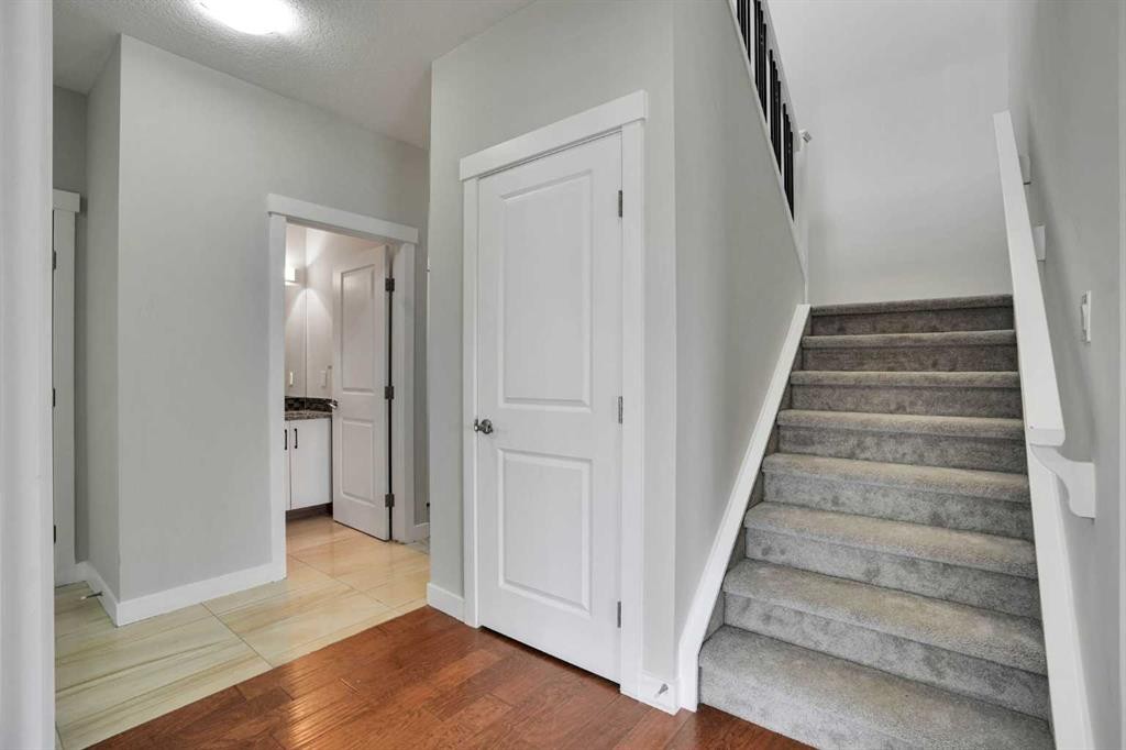 368 Nolanhurst Crescent Nw, Calgary, AB - Indoor Photo Showing Other Room