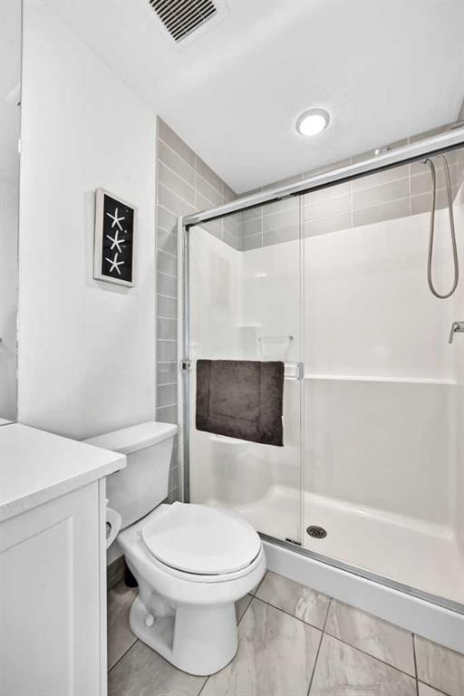 162 Silverado Boulevard Sw, Calgary, AB - Indoor Photo Showing Bathroom