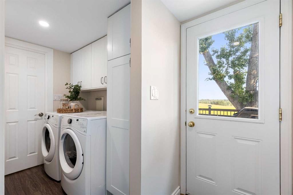 8 Midridge Bay Se, Calgary, AB - Indoor Photo Showing Laundry Room