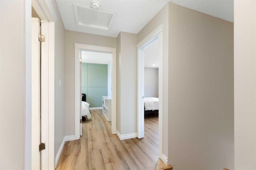8 Midridge Bay Se, Calgary, AB - Indoor Photo Showing Other Room