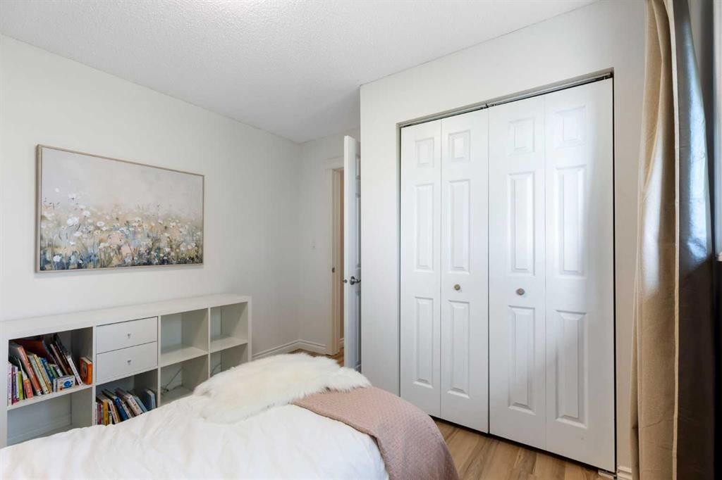 8 Midridge Bay Se, Calgary, AB - Indoor Photo Showing Bedroom