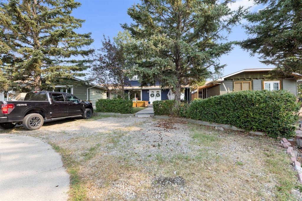 8 Midridge Bay Se, Calgary, AB - Outdoor