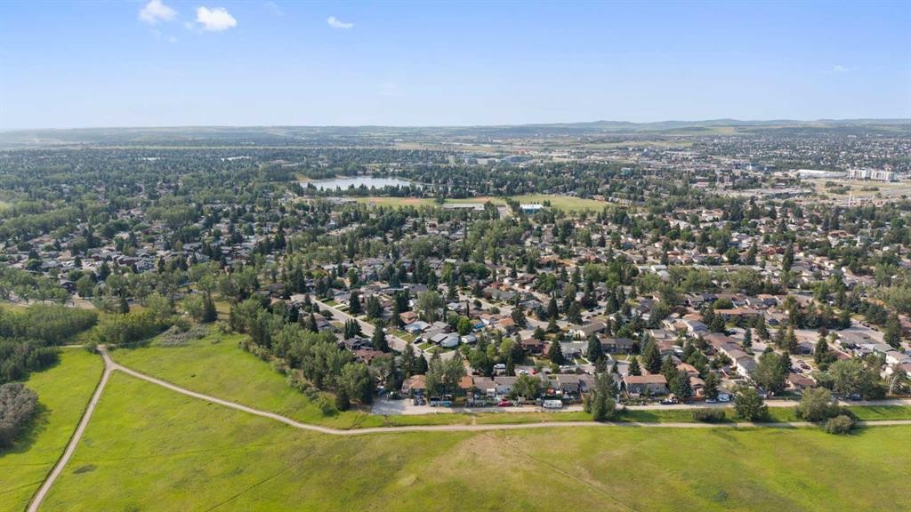 8 Midridge Bay Se, Calgary, AB - Outdoor With View