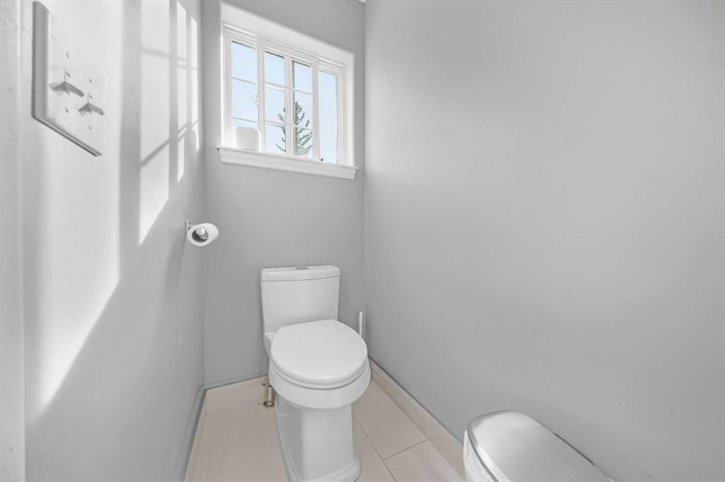 501 Patterson View Sw, Calgary, AB - Indoor Photo Showing Bathroom