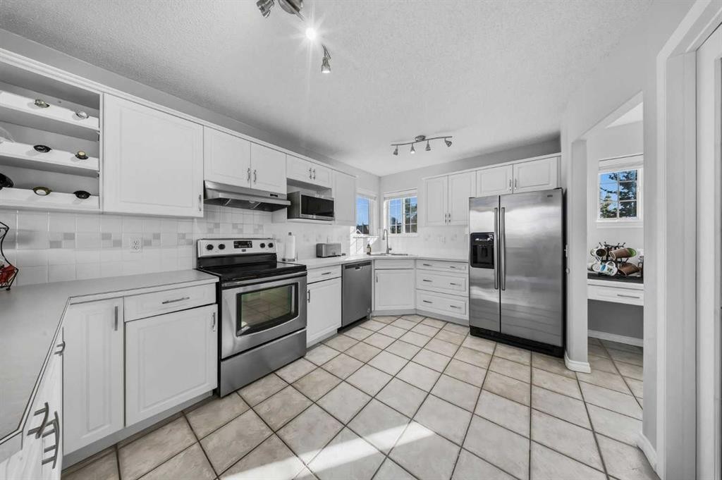 501 Patterson View Sw, Calgary, AB - Indoor Photo Showing Kitchen With Stainless Steel Kitchen