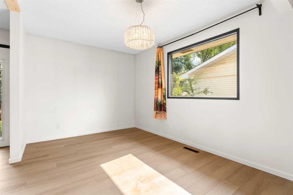5467 Dalrymple Crescent Nw, Calgary, AB - Indoor Photo Showing Other Room