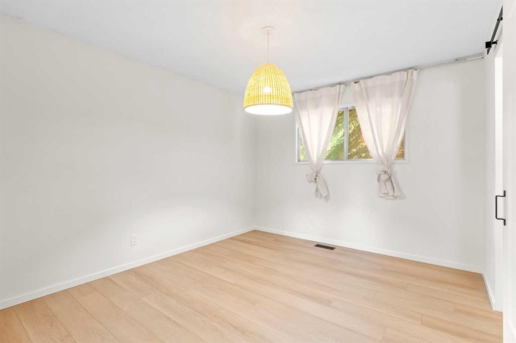 5467 Dalrymple Crescent Nw, Calgary, AB - Indoor Photo Showing Other Room