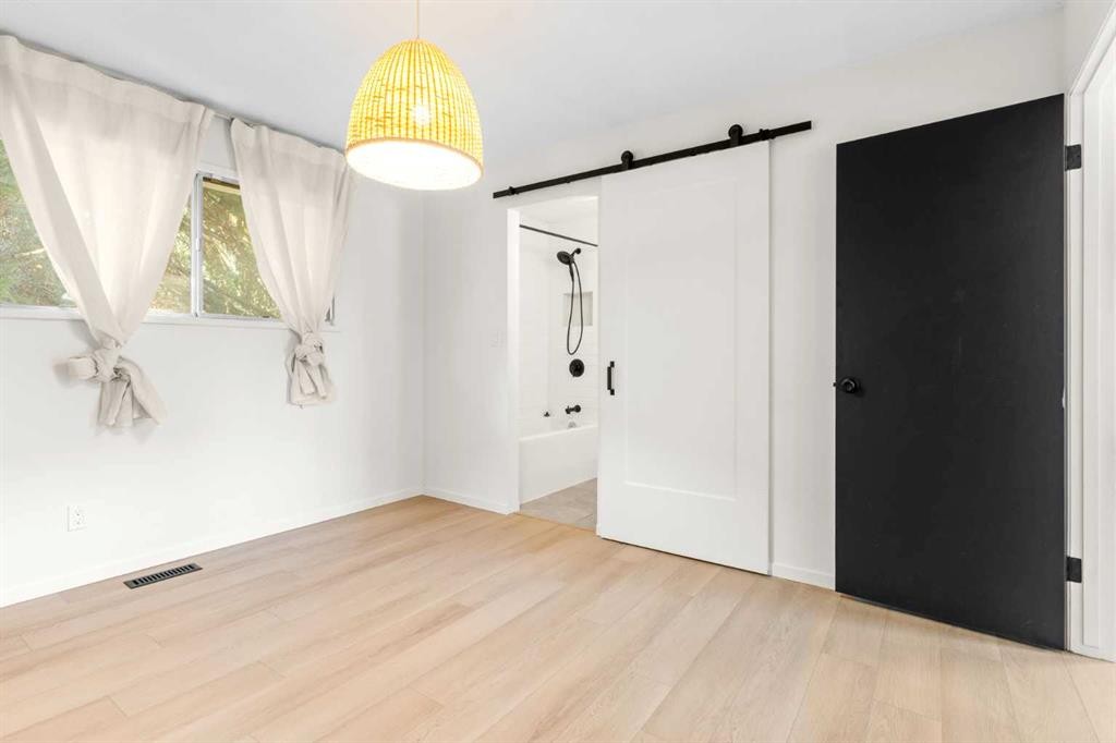 5467 Dalrymple Crescent Nw, Calgary, AB - Indoor Photo Showing Other Room