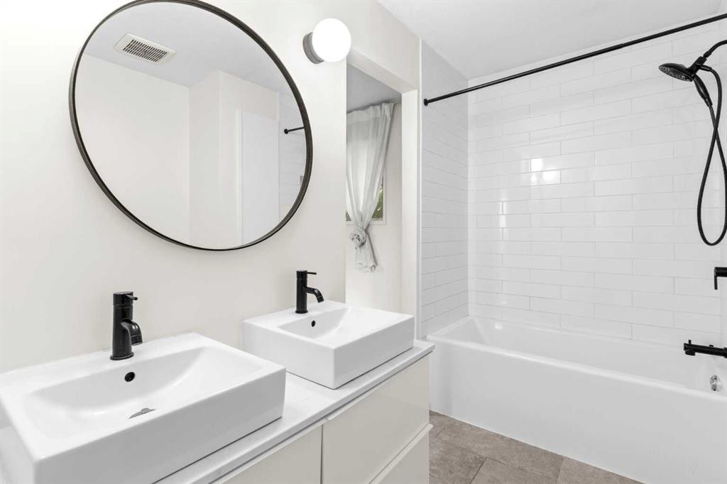 5467 Dalrymple Crescent Nw, Calgary, AB - Indoor Photo Showing Bathroom