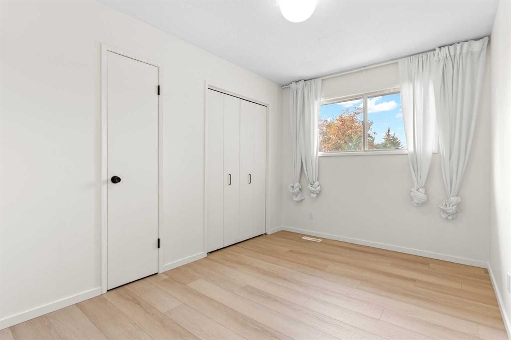5467 Dalrymple Crescent Nw, Calgary, AB - Indoor Photo Showing Other Room