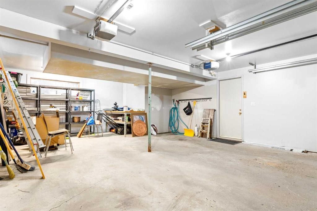 5467 Dalrymple Crescent Nw, Calgary, AB - Indoor Photo Showing Garage