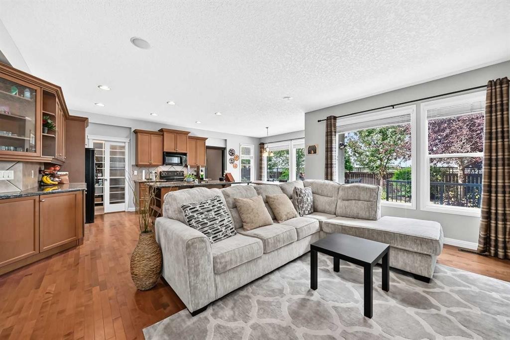 153 Cranleigh Bay Se, Calgary, AB - Indoor Photo Showing Living Room