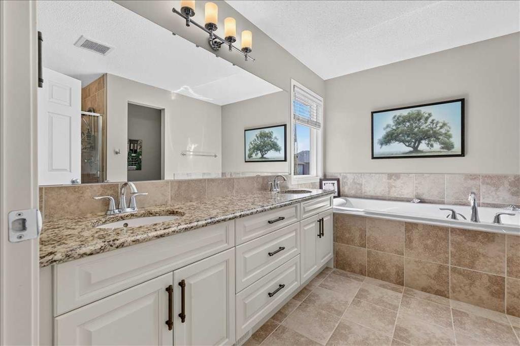 1017 Brightoncrest Common Se, Calgary, AB - Indoor Photo Showing Bathroom