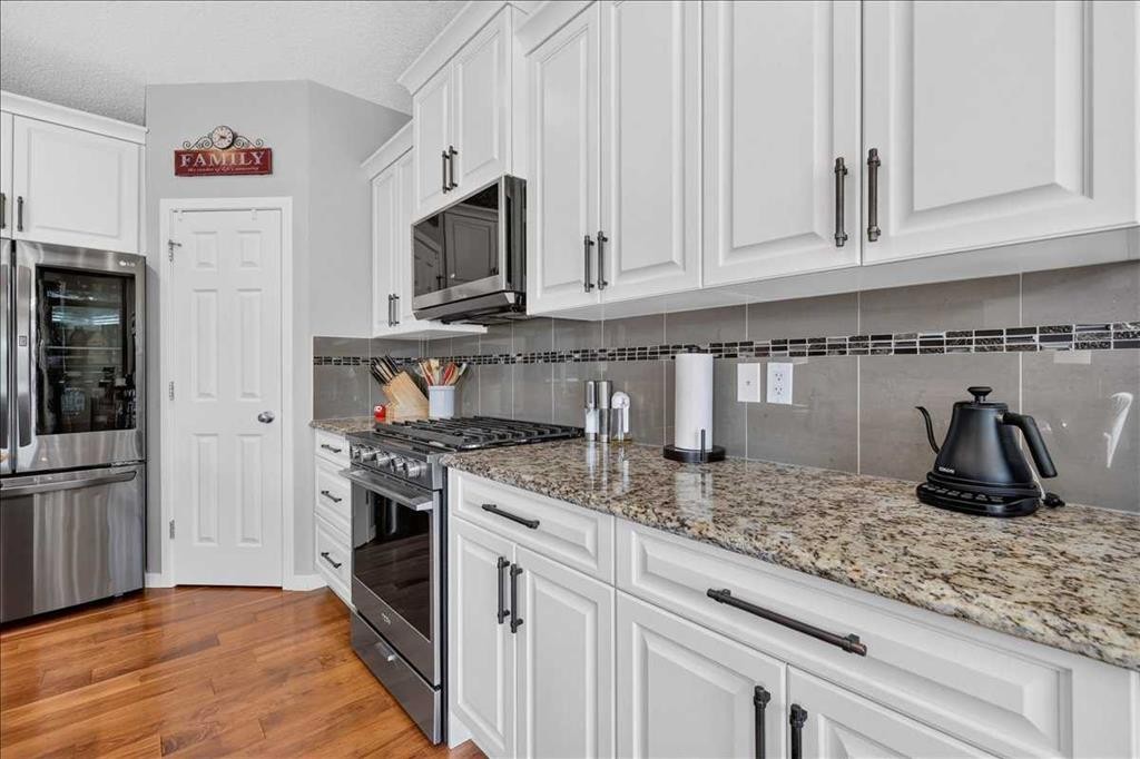 1017 Brightoncrest Common Se, Calgary, AB - Indoor Photo Showing Kitchen With Upgraded Kitchen