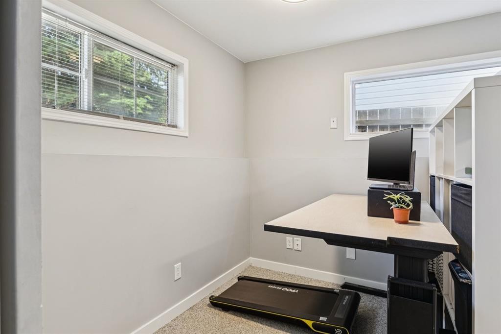 19 Covington Close Ne, Calgary, AB - Indoor Photo Showing Office