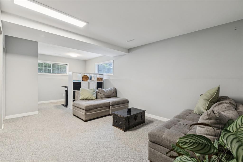19 Covington Close Ne, Calgary, AB - Indoor