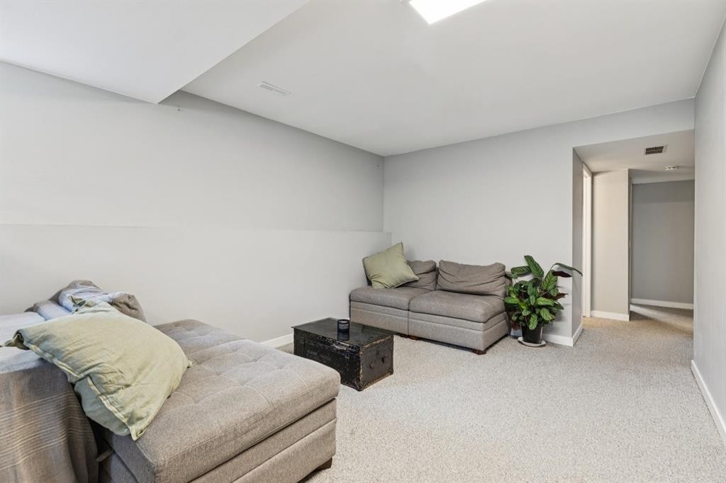 19 Covington Close Ne, Calgary, AB - Indoor