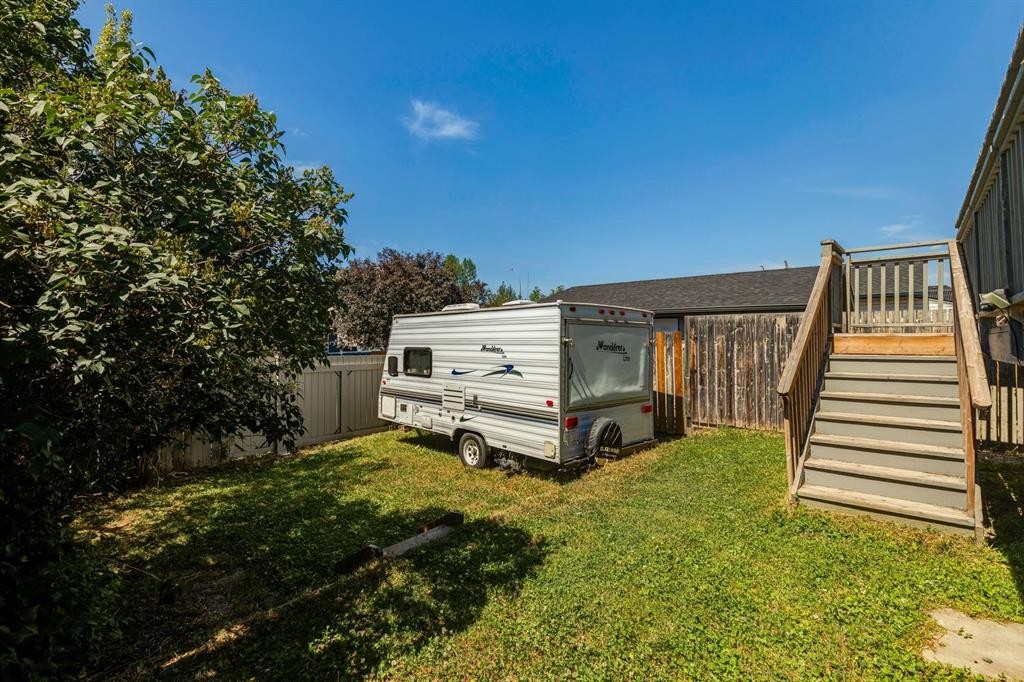 19 Covington Close Ne, Calgary, AB - Outdoor