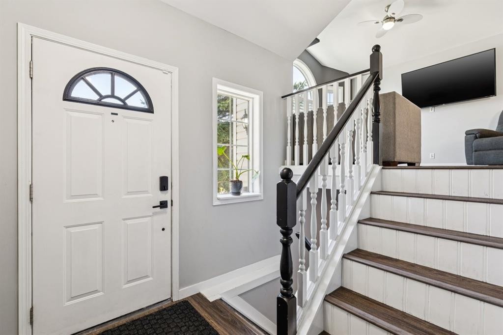 19 Covington Close Ne, Calgary, AB - Indoor Photo Showing Other Room