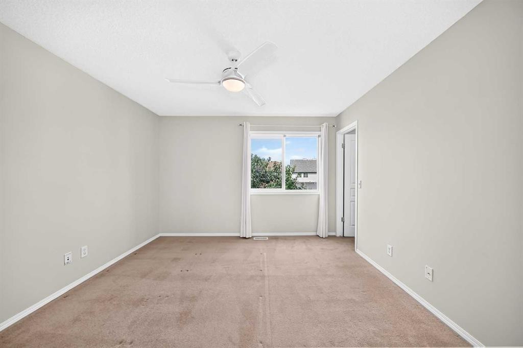 321 Elgin Point Se, Calgary, AB - Indoor Photo Showing Other Room