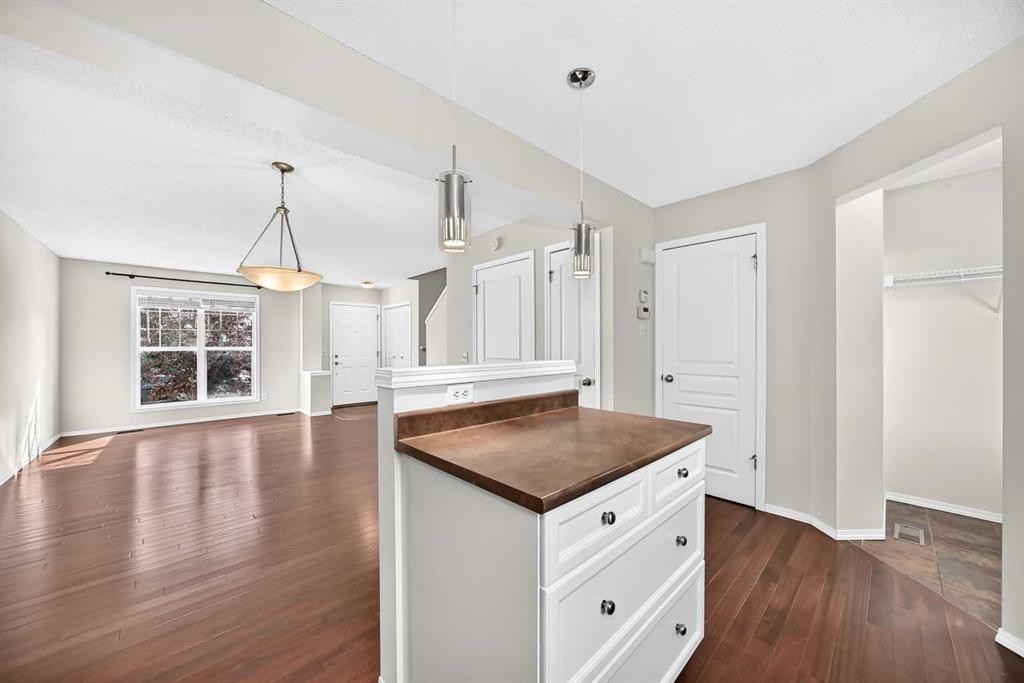 321 Elgin Point Se, Calgary, AB - Indoor