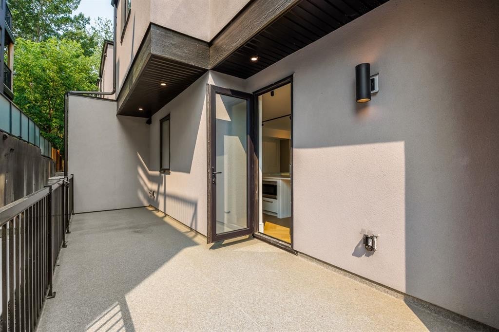 1-2703 Erlton Street Sw, Calgary, AB - Outdoor With Exterior