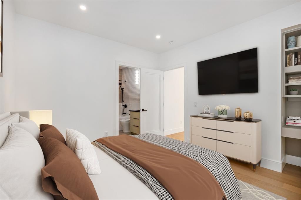 1-2703 Erlton Street Sw, Calgary, AB - Indoor Photo Showing Bedroom