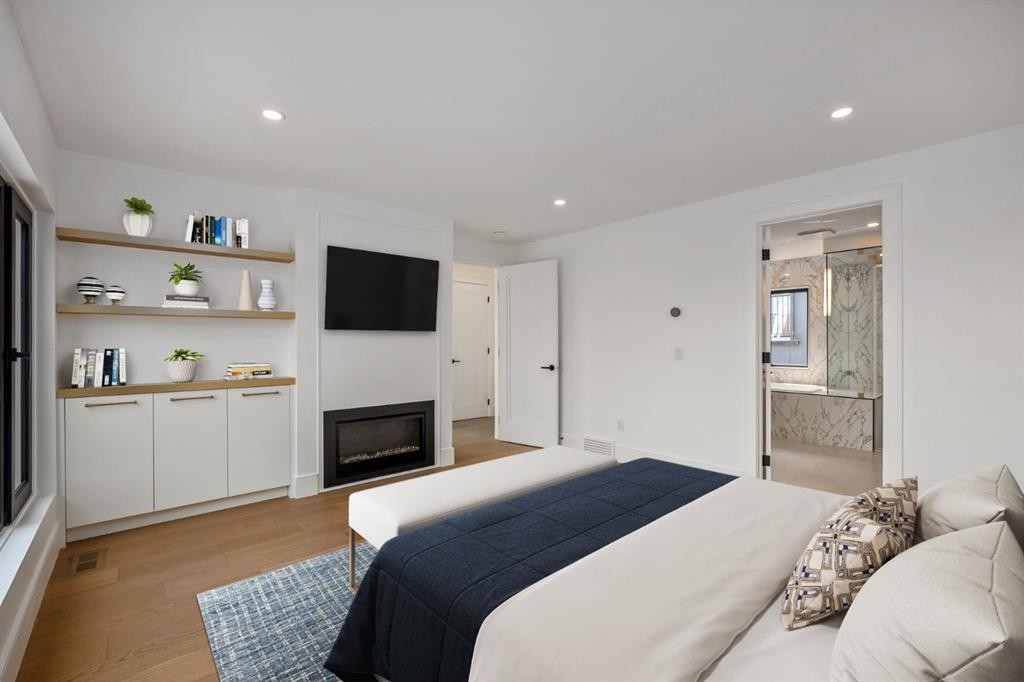 1-2703 Erlton Street Sw, Calgary, AB - Indoor Photo Showing Bedroom