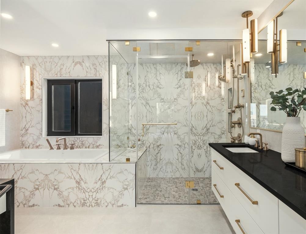 1-2703 Erlton Street Sw, Calgary, AB - Indoor Photo Showing Bathroom