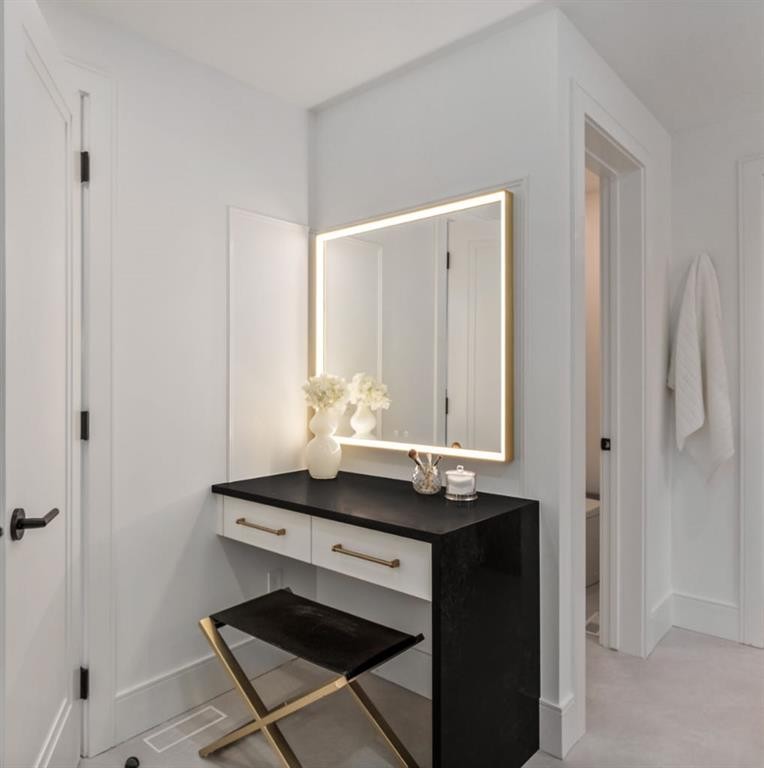1-2703 Erlton Street Sw, Calgary, AB - Indoor Photo Showing Other Room
