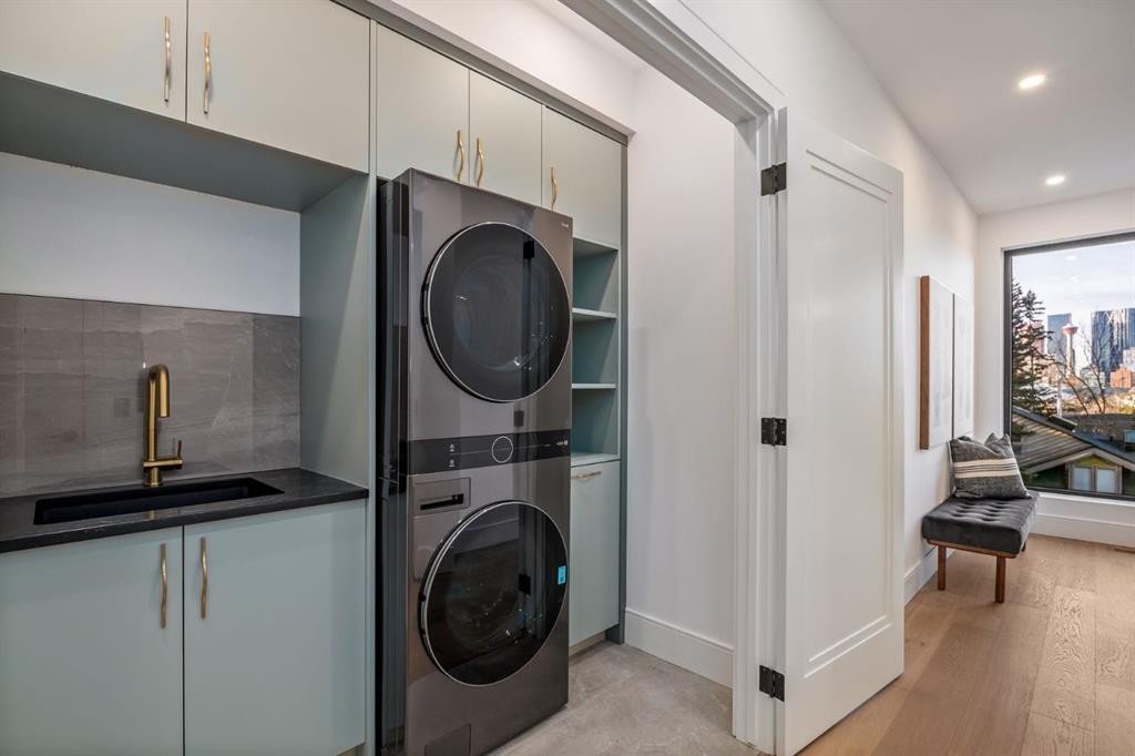1-2703 Erlton Street Sw, Calgary, AB - Indoor Photo Showing Laundry Room