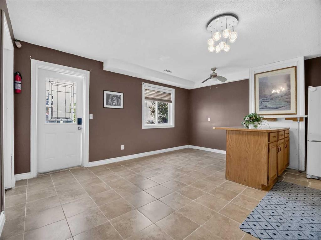285 Fresno Place Ne, Calgary, AB - Indoor Photo Showing Other Room