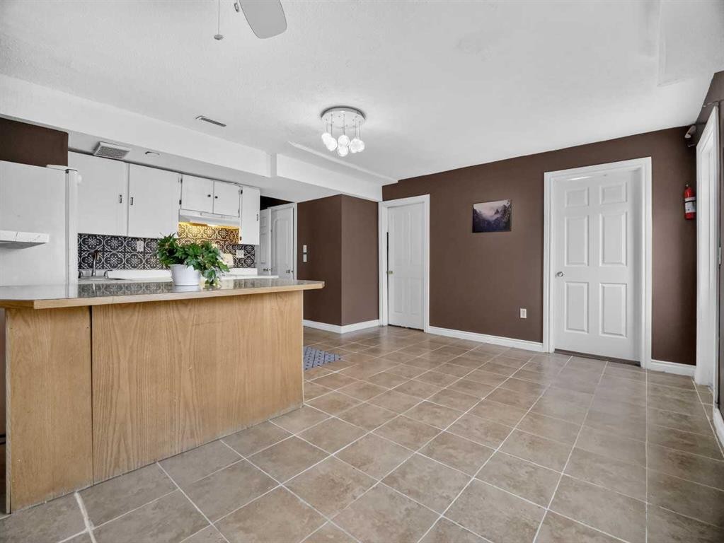 285 Fresno Place Ne, Calgary, AB - Indoor Photo Showing Other Room