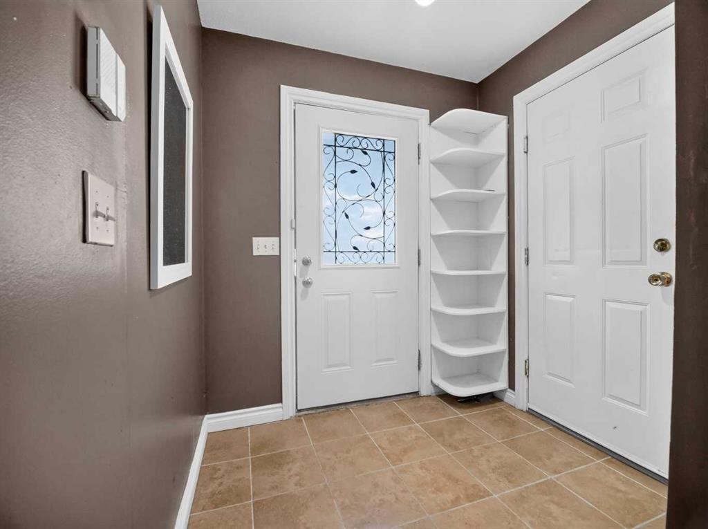 285 Fresno Place Ne, Calgary, AB - Indoor Photo Showing Other Room