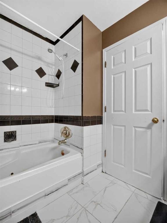 285 Fresno Place Ne, Calgary, AB - Indoor Photo Showing Bathroom