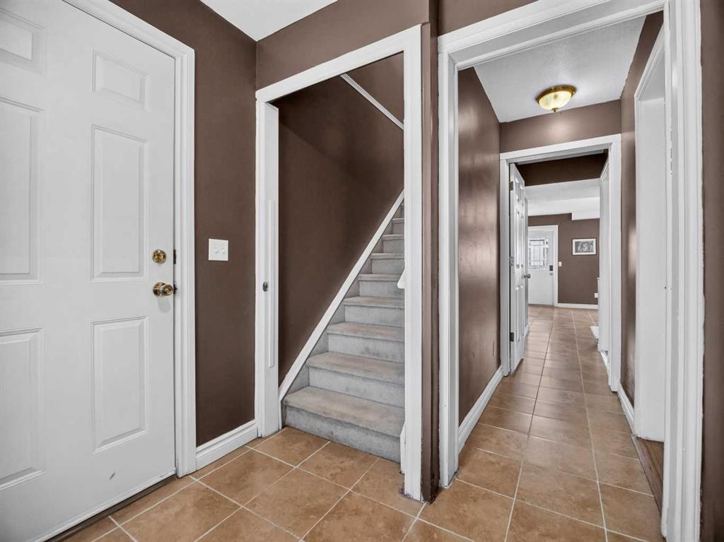 285 Fresno Place Ne, Calgary, AB - Indoor Photo Showing Other Room