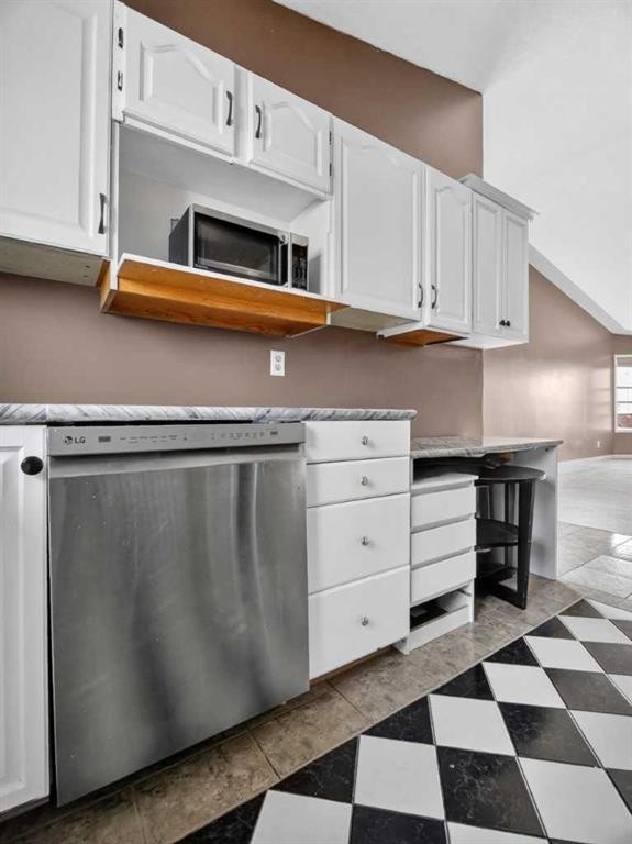 285 Fresno Place Ne, Calgary, AB - Indoor Photo Showing Kitchen