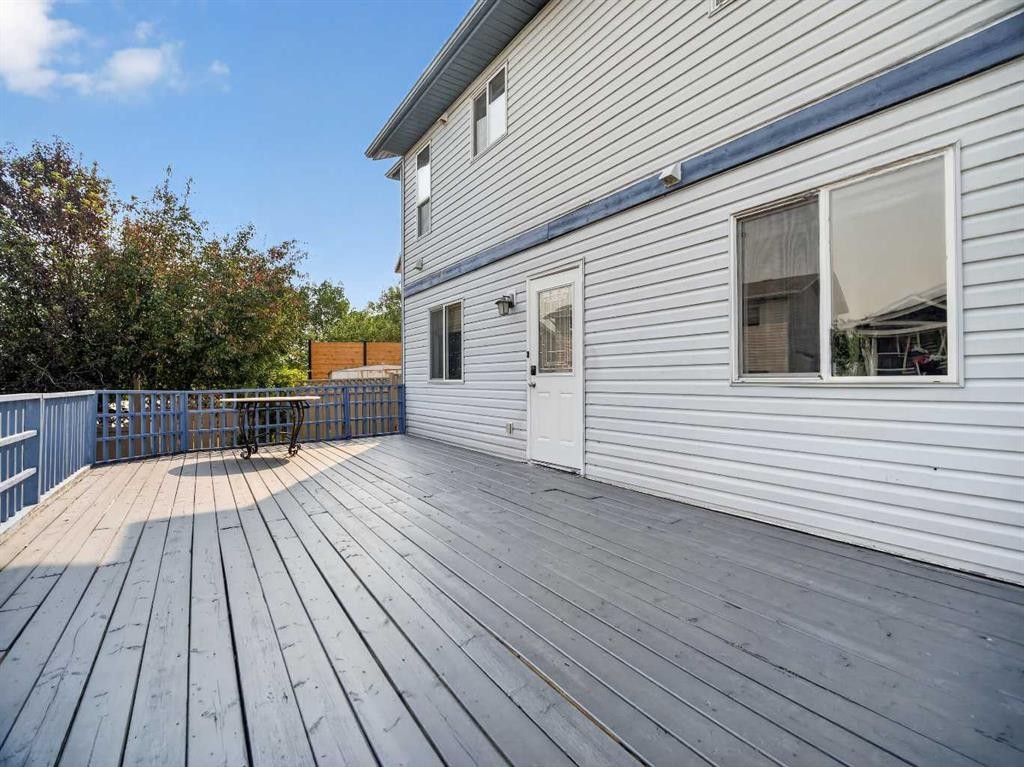 285 Fresno Place Ne, Calgary, AB - Outdoor With Deck Patio Veranda With Exterior