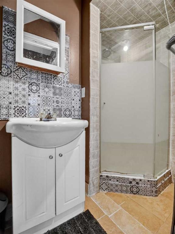 285 Fresno Place Ne, Calgary, AB - Indoor Photo Showing Bathroom