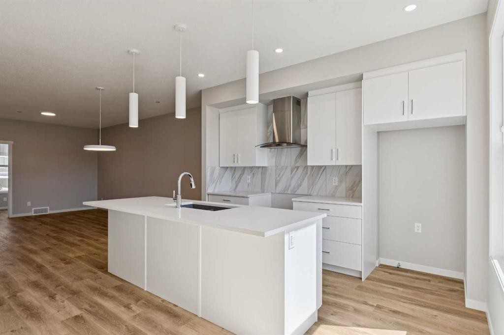 471 Hotchkiss Manor Se, Calgary, AB - Indoor Photo Showing Kitchen With Upgraded Kitchen