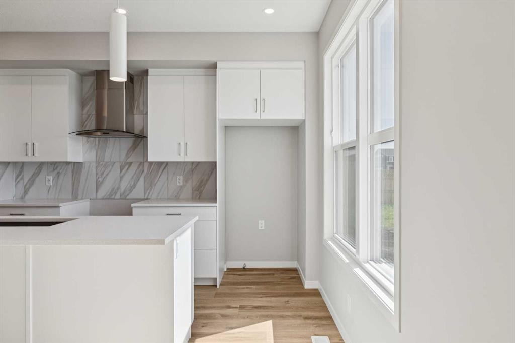 471 Hotchkiss Manor Se, Calgary, AB - Indoor Photo Showing Other Room