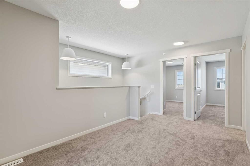 471 Hotchkiss Manor Se, Calgary, AB - Indoor Photo Showing Other Room