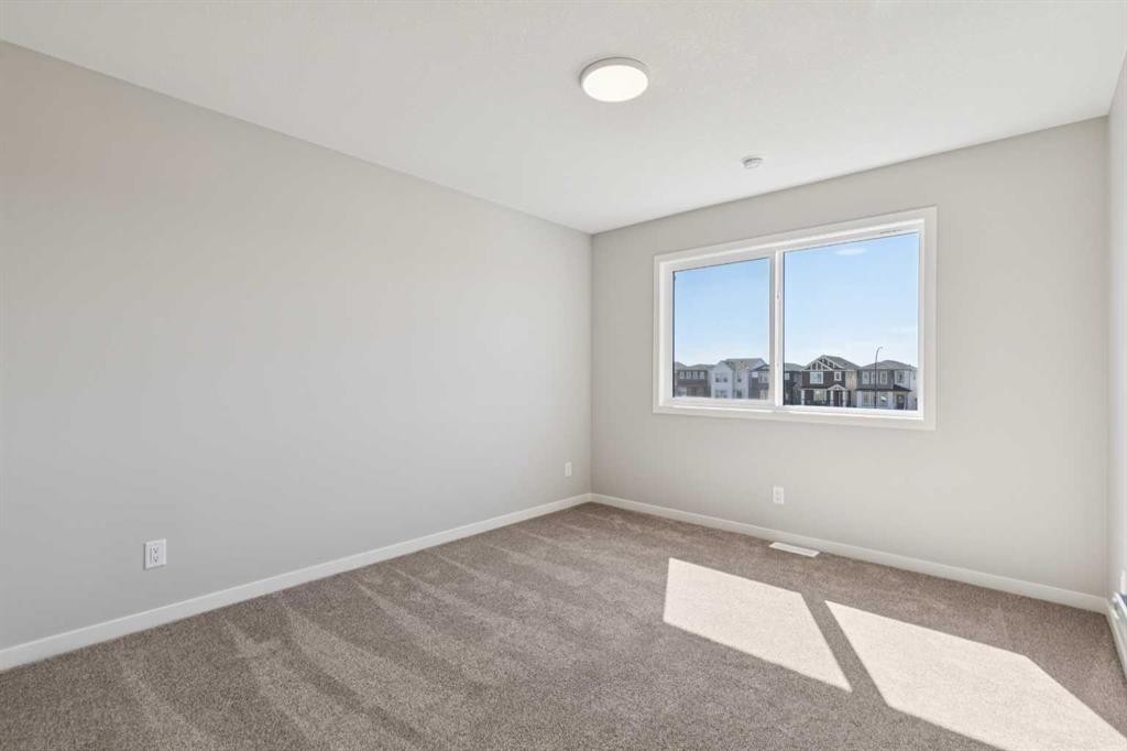 471 Hotchkiss Manor Se, Calgary, AB - Indoor Photo Showing Other Room