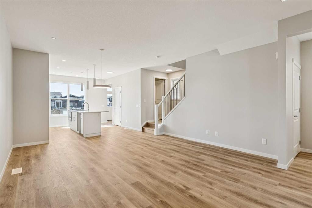 471 Hotchkiss Manor Se, Calgary, AB - Indoor