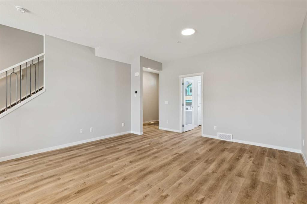 471 Hotchkiss Manor Se, Calgary, AB - Indoor Photo Showing Other Room