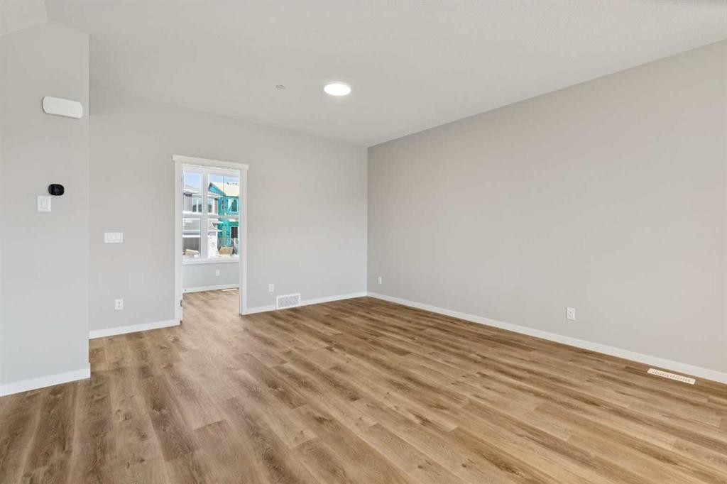 471 Hotchkiss Manor Se, Calgary, AB - Indoor Photo Showing Other Room