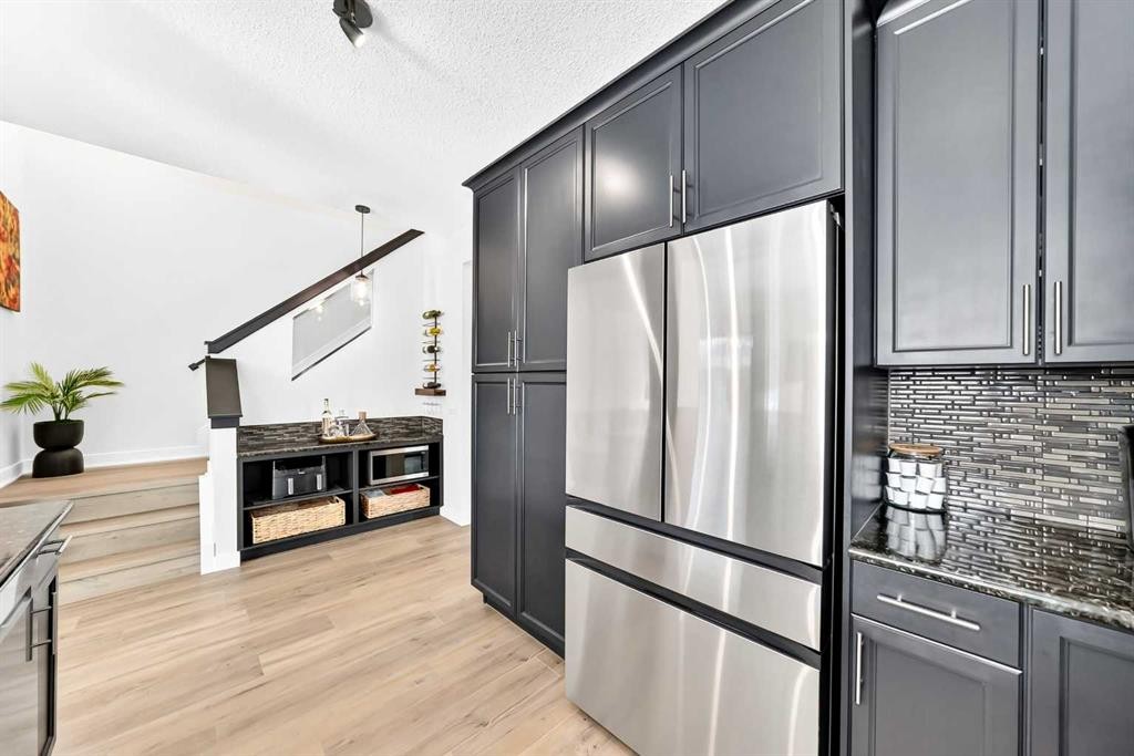 132 Evanscove Manor Nw, Calgary, AB - Indoor Photo Showing Kitchen